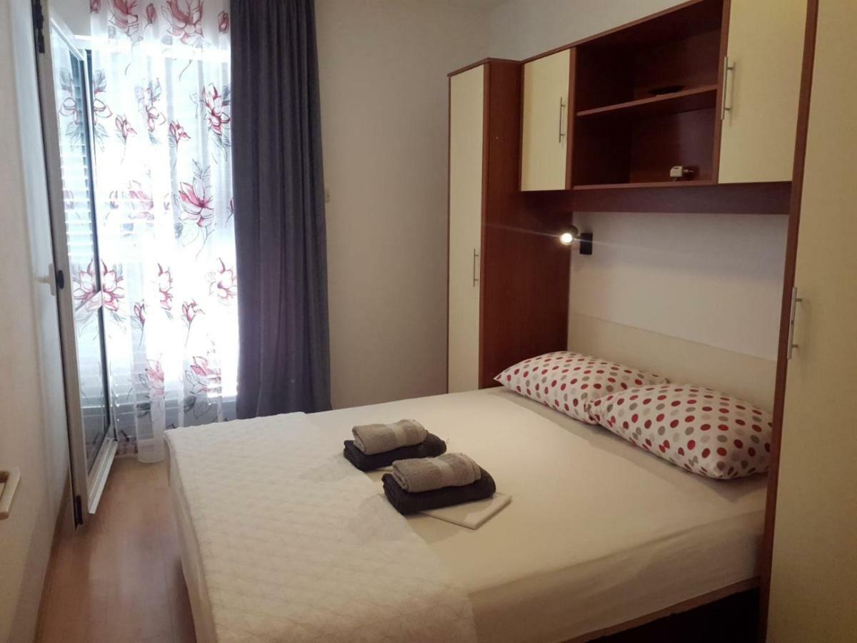 פודגורה Apartments Pero מראה חיצוני תמונה